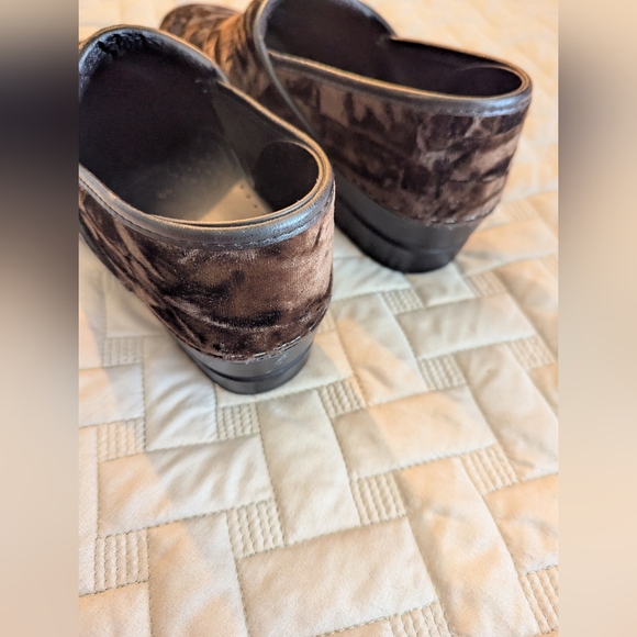 Dansko Velvet Velour Size 40=9 Brown shoes - Picture 4 of 8